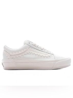 Vans Women's White Low-Top Lace-Trim Sneakers